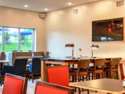 Hotel Express & Lancaster East - By Ihg