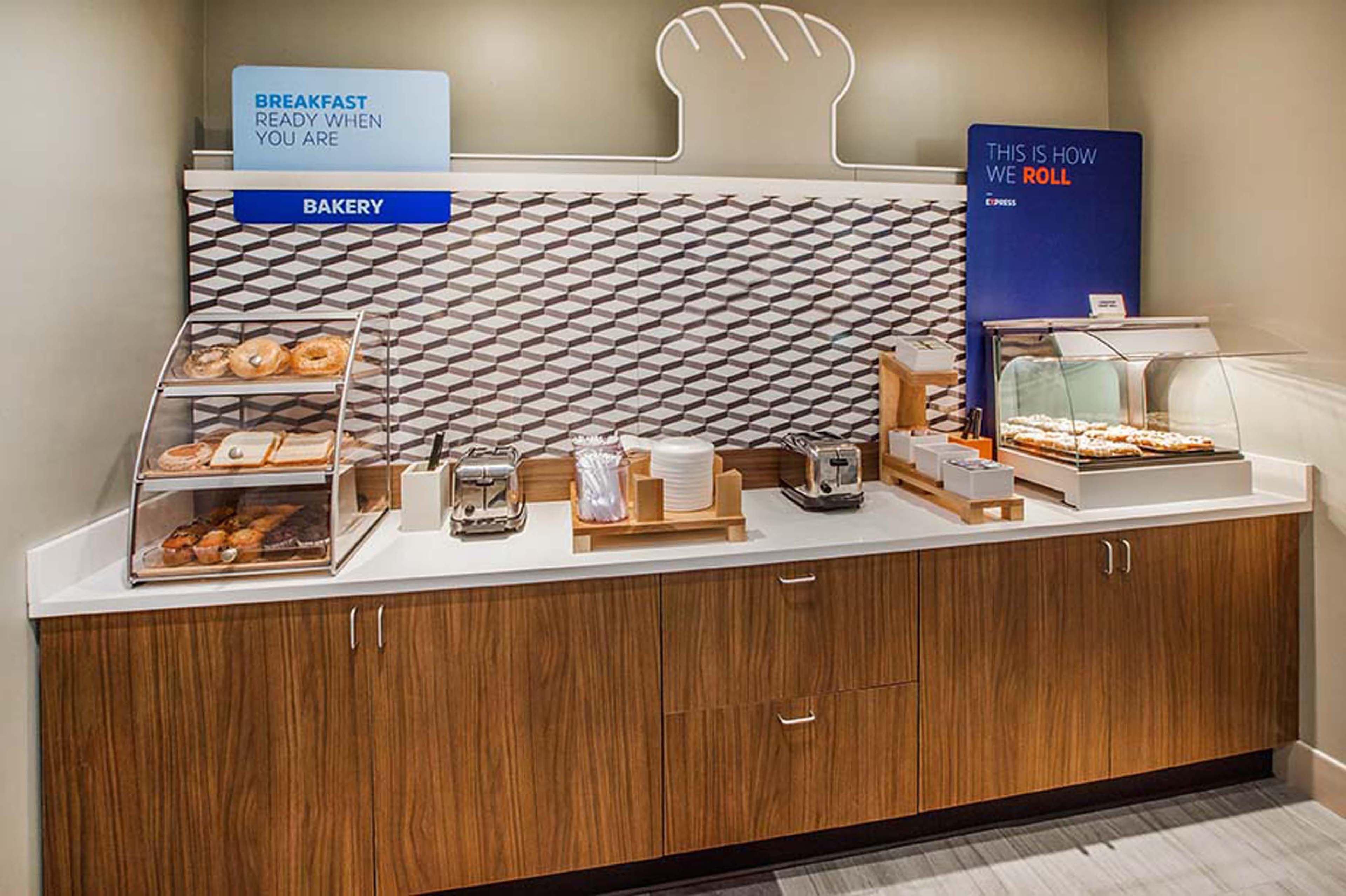 Express & Lancaster East - By Ihg Hotel 3*