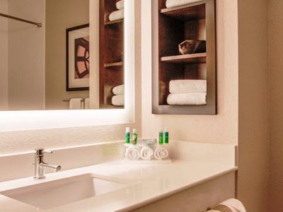 Express & Lancaster East - By Ihg